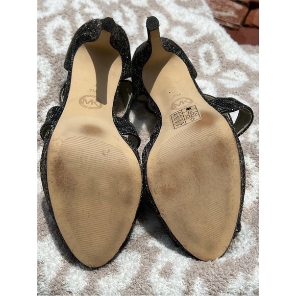 Michael Kors Black and Gold Textured snakeskin print Heels size 7 - Picture 5 of 15